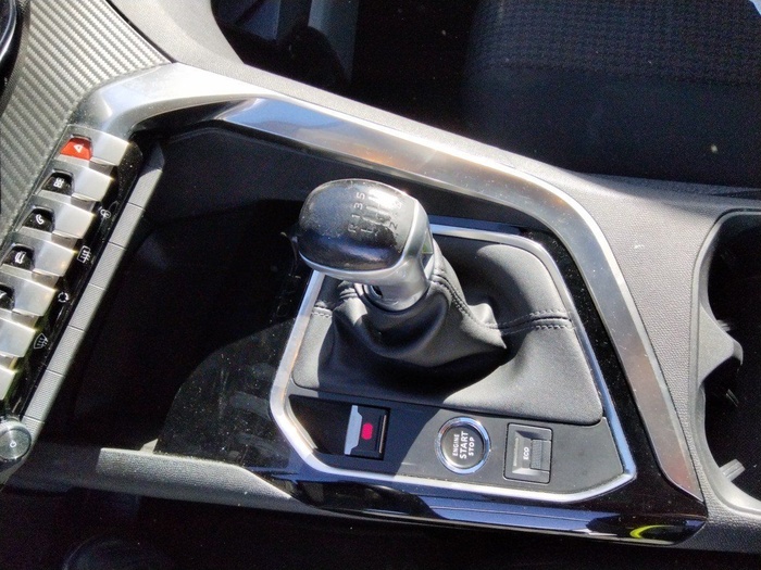 Peugeot 3008 BlueHDi 130 S&S Active Pack 96 kW (130 CV) Vehículo usado en Madrid Peugeot 3008 BlueHDi 130 S&S Active Pack 96 kW (130 CV) Vehículo usado en Madrid