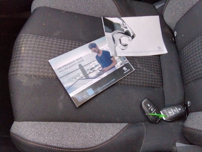 Peugeot 3008 BlueHDi 130 S&S Active Pack 96 kW (130 CV) 15 Peugeot 3008 BlueHDi 130 S&S Active Pack 96 kW (130 CV) 15