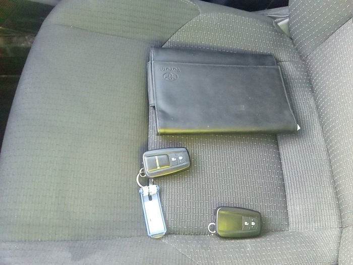 Toyota C-HR 1.8 125H Advance 90 kW (122 CV) Vehículo usado en Madrid Toyota C-HR 1.8 125H Advance 90 kW (122 CV) Vehículo usado en Madrid