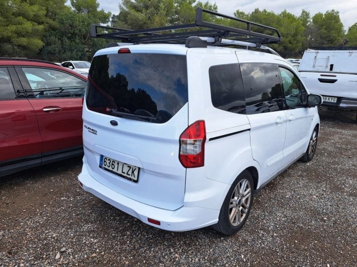 Ford Tourneo Courier 1.5 TDCi Titanium 74 kW (100 CV) Vehículo usado en Madrid - 4 Ford Tourneo Courier 1.5 TDCi Titanium 74 kW (100 CV) Vehículo usado en Madrid - 4