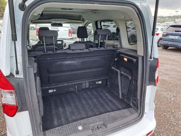 Ford Tourneo Courier 1.5 TDCi Titanium 74 kW (100 CV) Vehículo usado en Madrid - 10 Ford Tourneo Courier 1.5 TDCi Titanium 74 kW (100 CV) Vehículo usado en Madrid - 10