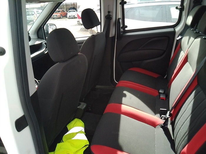 Fiat Dobló Cargo 1.6 Multijet SX 77 kW (105 CV) Vehículo usado en Madrid Fiat Dobló Cargo 1.6 Multijet SX 77 kW (105 CV) Vehículo usado en Madrid