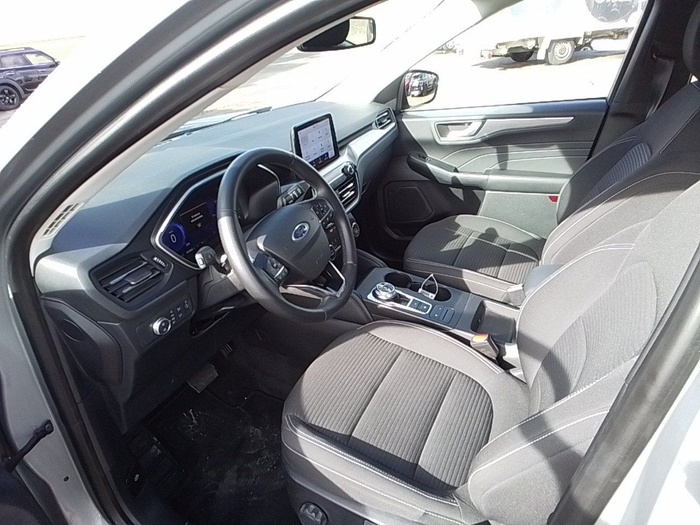 Ford Kuga 2.5 Duratec FHEV Titanium Auto 140 kW (190 CV) Vehículo usado en Madrid Ford Kuga 2.5 Duratec FHEV Titanium Auto 140 kW (190 CV) Vehículo usado en Madrid