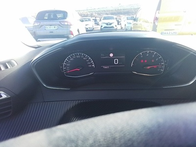 Peugeot 2008 BlueHDi 110 S&S Active Pack 81 kW (110 CV) 13 Peugeot 2008 BlueHDi 110 S&S Active Pack 81 kW (110 CV) 13