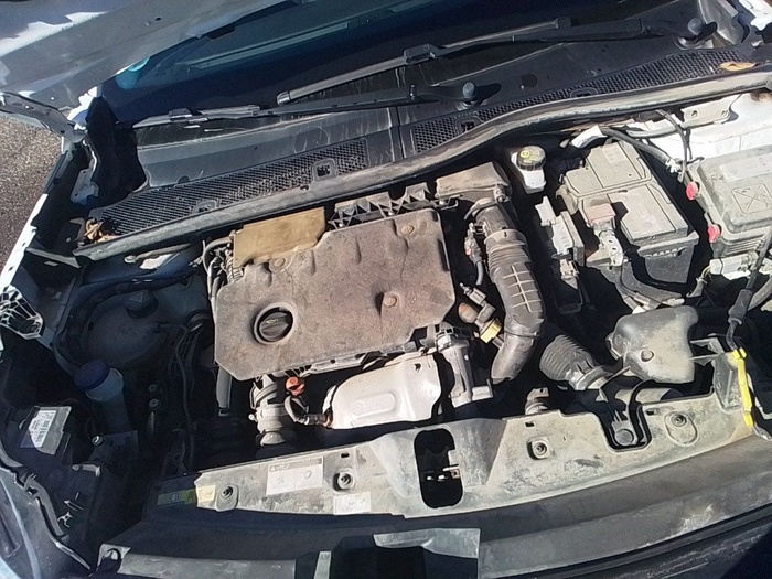 Peugeot 2008 BlueHDi 110 S&S Active Pack 81 kW (110 CV) Vehículo usado en Madrid Peugeot 2008 BlueHDi 110 S&S Active Pack 81 kW (110 CV) Vehículo usado en Madrid