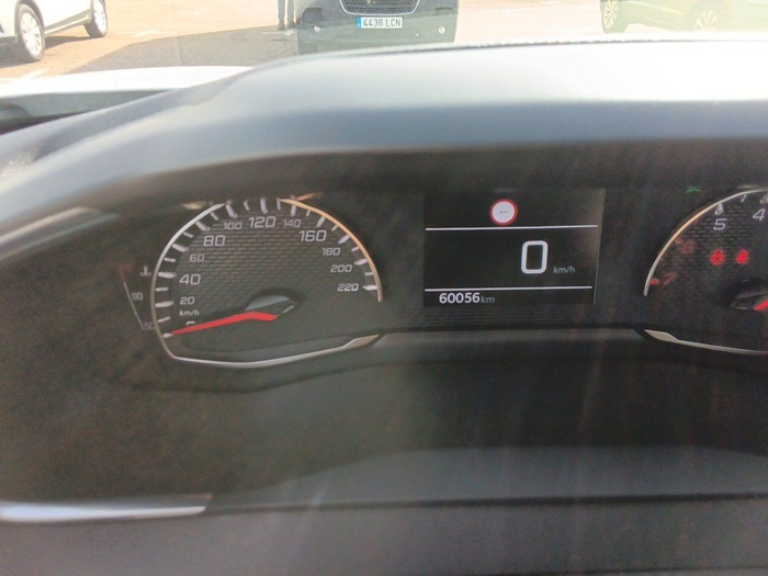 Peugeot 2008 BlueHDi 110 S&S Active Pack 81 kW (110 CV) Vehículo usado en Madrid Peugeot 2008 BlueHDi 110 S&S Active Pack 81 kW (110 CV) Vehículo usado en Madrid