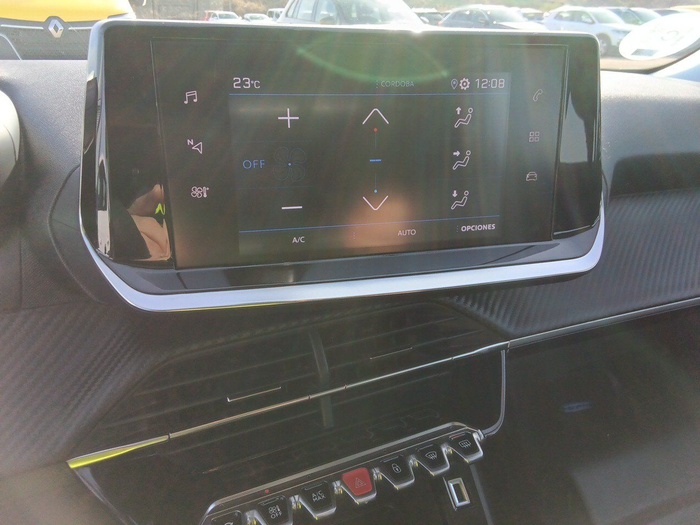 Peugeot 2008 BlueHDi 110 S&S Active Pack 81 kW (110 CV) Vehículo usado en Madrid Peugeot 2008 BlueHDi 110 S&S Active Pack 81 kW (110 CV) Vehículo usado en Madrid