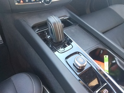 Volvo XC60 T6 Recharge R-Design AWD Auto 250 kW (340 CV) 11 Volvo XC60 T6 Recharge R-Design AWD Auto 250 kW (340 CV) 11