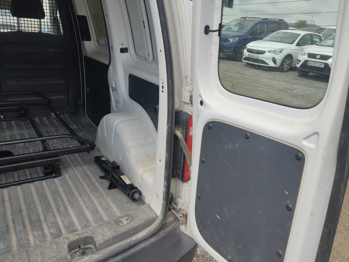 Volkswagen Caddy Profesional Furgon Batalla Corta 2.0 TDI BMT 75 kW (102 CV) Vehículo usado en Madrid Volkswagen Caddy Profesional Furgon Batalla Corta 2.0 TDI BMT 75 kW (102 CV) Vehículo usado en Madrid