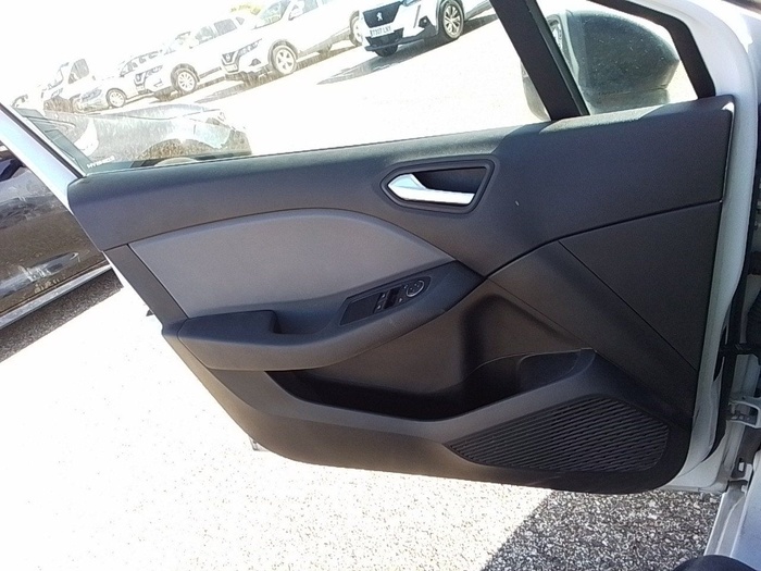 Renault Clio Business Blue dCi 63 kW (85 CV) Vehículo usado en Madrid Renault Clio Business Blue dCi 63 kW (85 CV) Vehículo usado en Madrid