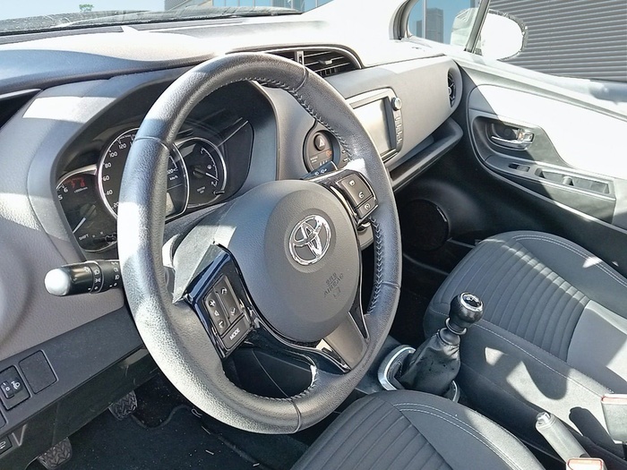 Toyota Yaris 1.5 Active Tech 82 kW (111 CV) Vehículo usado en Madrid Toyota Yaris 1.5 Active Tech 82 kW (111 CV) Vehículo usado en Madrid