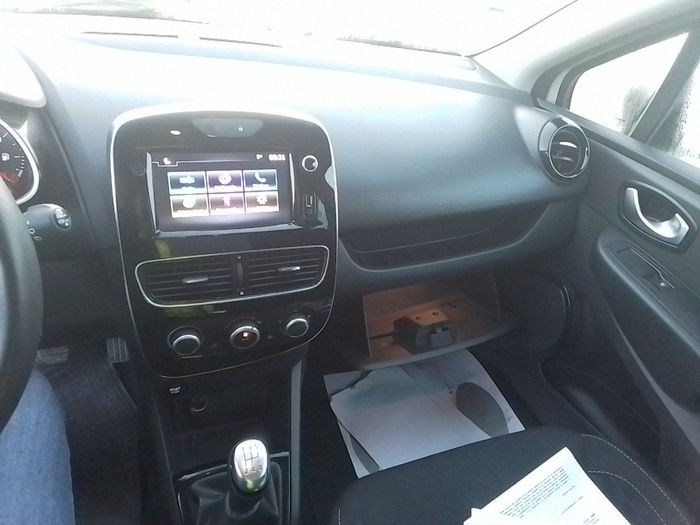 Renault Clio Limited dCi 55 kW (75 CV) Vehículo usado en Madrid Renault Clio Limited dCi 55 kW (75 CV) Vehículo usado en Madrid