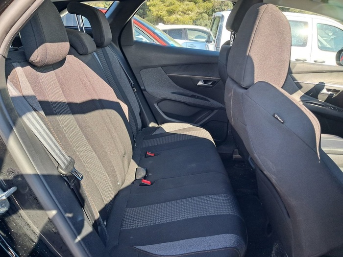 Peugeot 3008 BlueHDi 130 S&S Active Pack 96 kW (130 CV) Vehículo usado en Madrid Peugeot 3008 BlueHDi 130 S&S Active Pack 96 kW (130 CV) Vehículo usado en Madrid