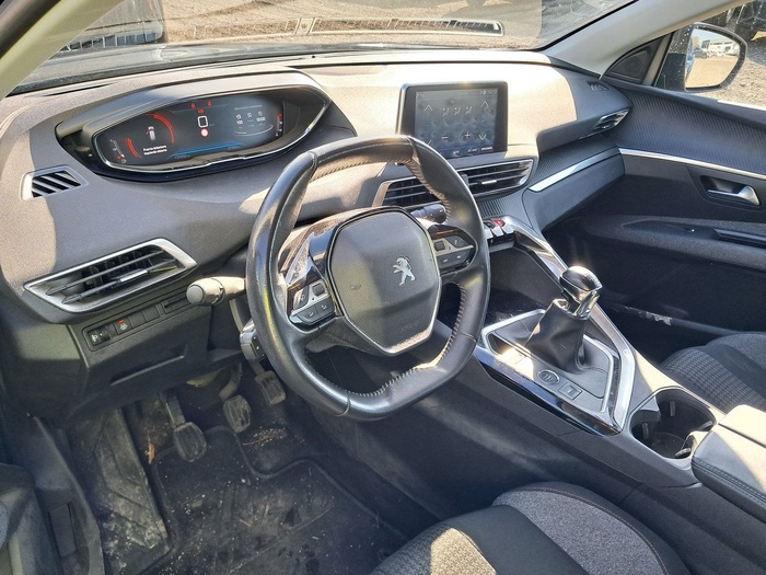 Peugeot 3008 BlueHDi 130 S&S Active Pack 96 kW (130 CV) Vehículo usado en Madrid Peugeot 3008 BlueHDi 130 S&S Active Pack 96 kW (130 CV) Vehículo usado en Madrid