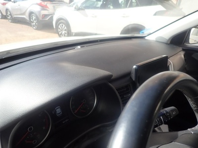 Kia Stonic 1.0 T-GDi MHEV iMT Concept 74 kW (100 CV) 8 Kia Stonic 1.0 T-GDi MHEV iMT Concept 74 kW (100 CV) 8