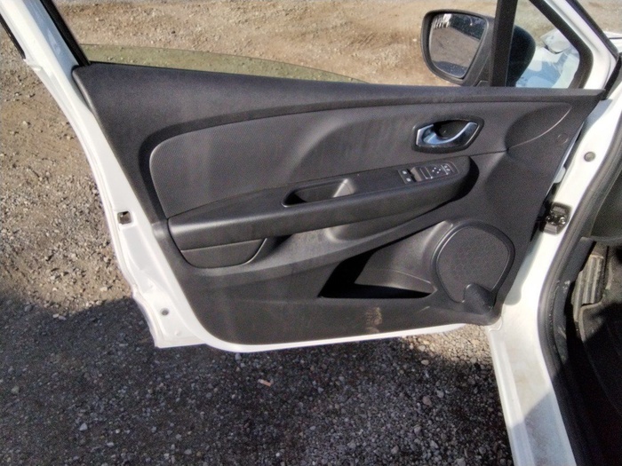 Renault Clio Business TCe 55 kW (75 CV) Vehículo usado en Madrid Renault Clio Business TCe 55 kW (75 CV) Vehículo usado en Madrid