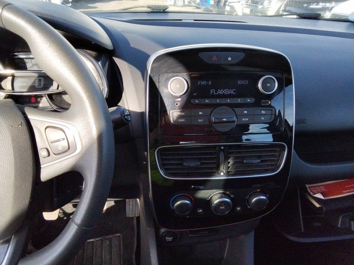 Renault Clio Business TCe 55 kW (75 CV) Vehículo usado en Madrid Renault Clio Business TCe 55 kW (75 CV) Vehículo usado en Madrid