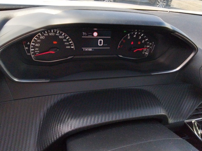 Peugeot 2008 BlueHDi 110 S&S Active Pack 81 kW (110 CV) Vehículo usado en Madrid Peugeot 2008 BlueHDi 110 S&S Active Pack 81 kW (110 CV) Vehículo usado en Madrid