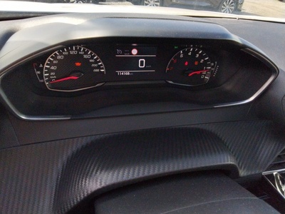 Peugeot 2008 BlueHDi 110 S&S Active Pack 81 kW (110 CV) 8 Peugeot 2008 BlueHDi 110 S&S Active Pack 81 kW (110 CV) 8