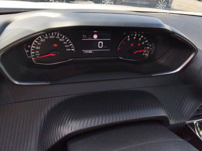 Peugeot 2008 BlueHDi 110 S&S Active Pack 81 kW (110 CV) Vehículo usado en Madrid Peugeot 2008 BlueHDi 110 S&S Active Pack 81 kW (110 CV) Vehículo usado en Madrid