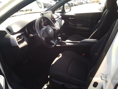 Toyota C-HR 1.8 125H Active 90 kW (122 CV) 13 Toyota C-HR 1.8 125H Active 90 kW (122 CV) 13