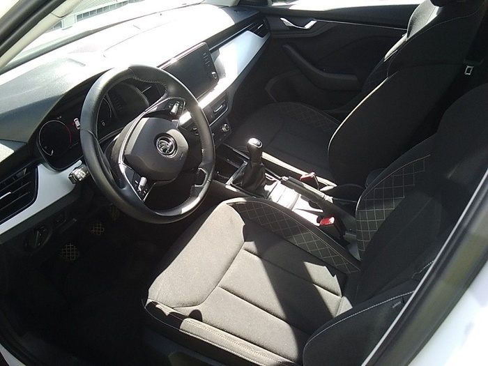 Skoda Kamiq 1.0 TSI Emotion 81 kW (110 CV) Vehículo usado en Madrid Skoda Kamiq 1.0 TSI Emotion 81 kW (110 CV) Vehículo usado en Madrid