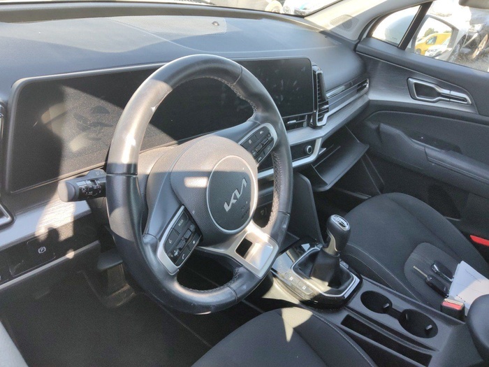 Kia Sportage 1.6 CRDi Business 4x4 100 kW (136 CV) Vehículo usado en Madrid Kia Sportage 1.6 CRDi Business 4x4 100 kW (136 CV) Vehículo usado en Madrid