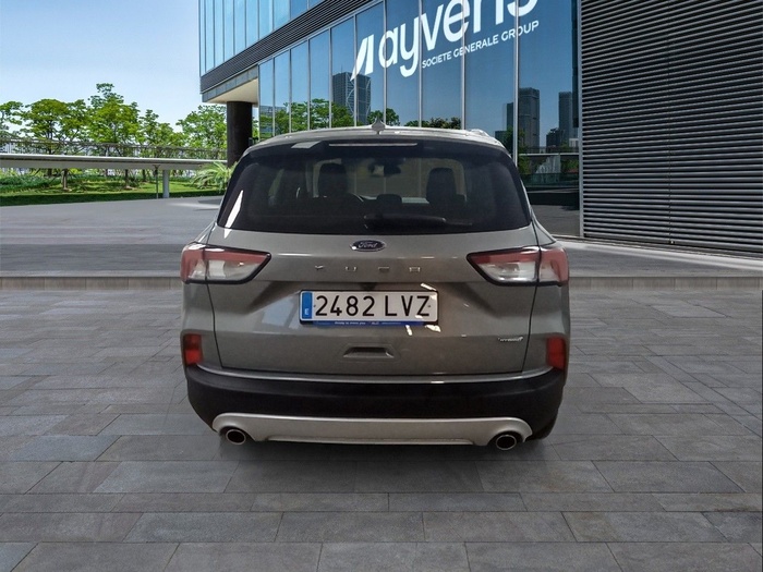 Ford Kuga 2.5 Duratec FHEV Titanium Auto 140 kW (190 CV) Vehículo usado en Madrid Ford Kuga 2.5 Duratec FHEV Titanium Auto 140 kW (190 CV) Vehículo usado en Madrid