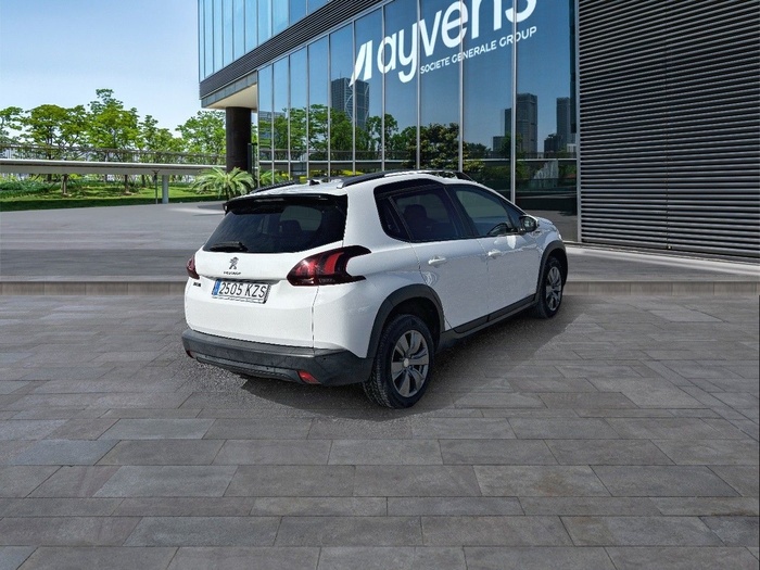 Peugeot 2008 BlueHDi 100 Signature 73 kW (100 CV) Vehículo usado en Madrid Peugeot 2008 BlueHDi 100 Signature 73 kW (100 CV) Vehículo usado en Madrid