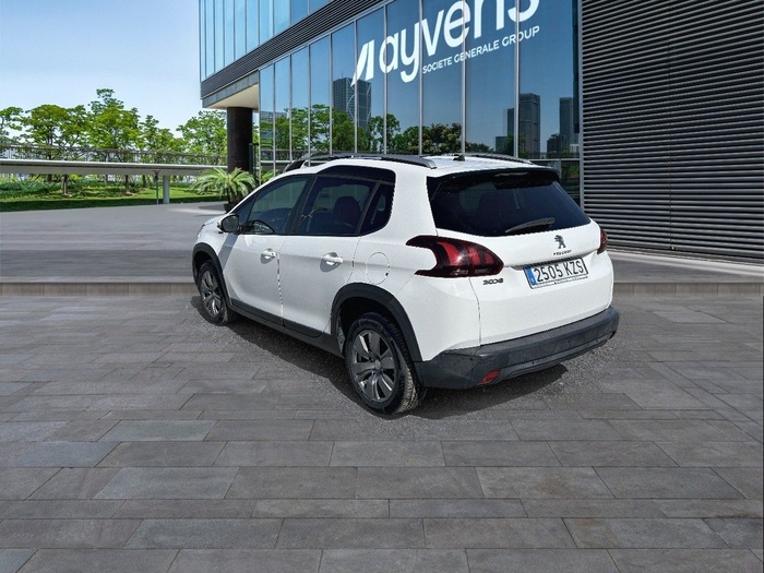 Peugeot 2008 BlueHDi 100 Signature 73 kW (100 CV) Vehículo usado en Madrid Peugeot 2008 BlueHDi 100 Signature 73 kW (100 CV) Vehículo usado en Madrid