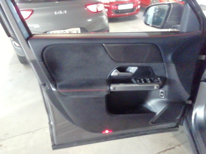 Mercedes-Benz GLB 200 120 kW (163 CV) Vehículo usado en Madrid Mercedes-Benz GLB 200 120 kW (163 CV) Vehículo usado en Madrid