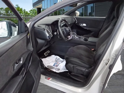 DS DS7 Crossback BlueHDi 130 DE Performance Line AT 96 kW (130 CV) 7 DS DS7 Crossback BlueHDi 130 DE Performance Line AT 96 kW (130 CV) 7