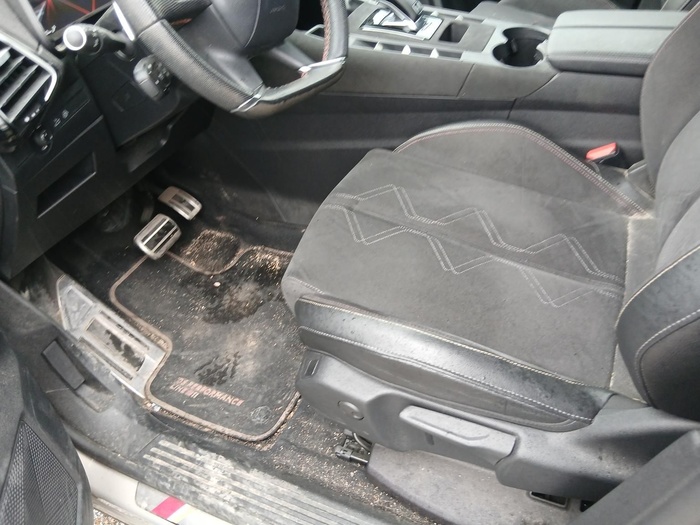 DS DS7 Crossback BlueHDi 130 DE Performance Line AT 96 kW (130 CV) Vehículo usado en Madrid DS DS7 Crossback BlueHDi 130 DE Performance Line AT 96 kW (130 CV) Vehículo usado en Madrid