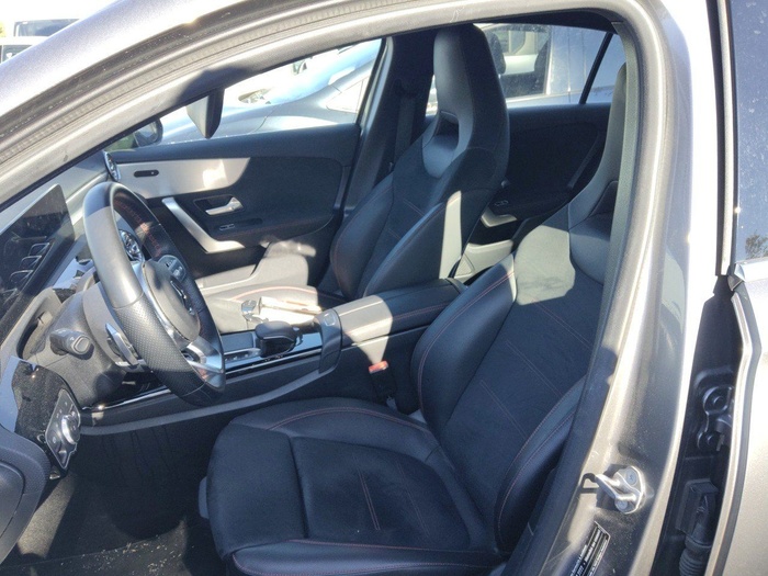 Mercedes-Benz Clase A 200 120 kW (163 CV) Vehículo usado en Madrid Mercedes-Benz Clase A 200 120 kW (163 CV) Vehículo usado en Madrid