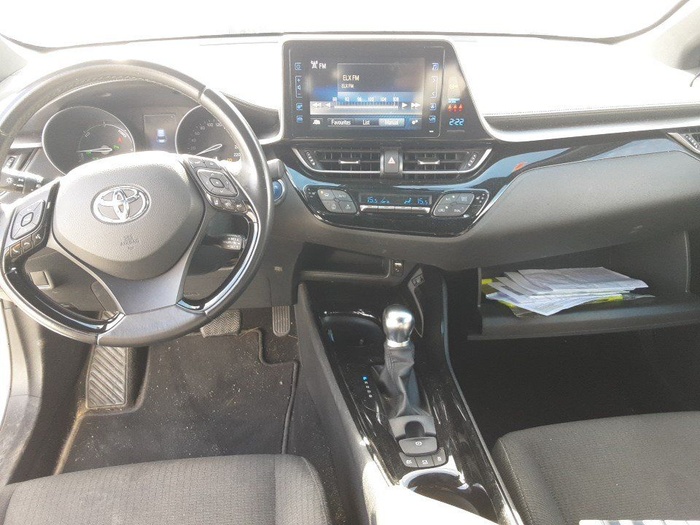 Toyota C-HR 1.8 125H Advance 90 kW (122 CV) Vehículo usado en Madrid Toyota C-HR 1.8 125H Advance 90 kW (122 CV) Vehículo usado en Madrid