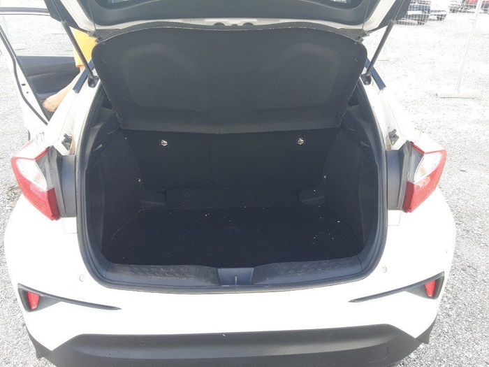 Toyota C-HR 1.8 125H Advance 90 kW (122 CV) Vehículo usado en Madrid Toyota C-HR 1.8 125H Advance 90 kW (122 CV) Vehículo usado en Madrid