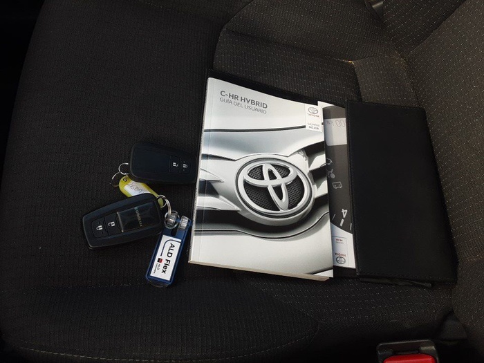 Toyota C-HR 1.8 125H Advance 90 kW (122 CV) Vehículo usado en Madrid Toyota C-HR 1.8 125H Advance 90 kW (122 CV) Vehículo usado en Madrid