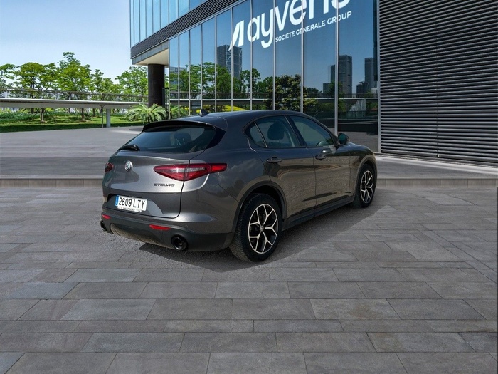 Alfa Romeo Stelvio 2.2 Diesel Sprint RWD 140 kW (190 CV) Vehículo usado en Madrid Alfa Romeo Stelvio 2.2 Diesel Sprint RWD 140 kW (190 CV) Vehículo usado en Madrid