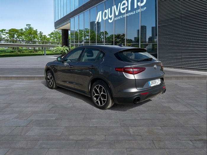 Alfa Romeo Stelvio 2.2 Diesel Sprint RWD 140 kW (190 CV) Vehículo usado en Madrid Alfa Romeo Stelvio 2.2 Diesel Sprint RWD 140 kW (190 CV) Vehículo usado en Madrid