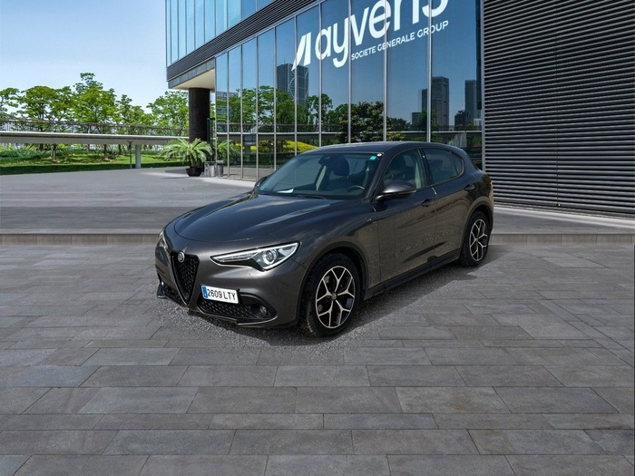 Alfa Romeo Stelvio 2.2 Diesel Sprint RWD 140 kW (190 CV) Vehículo usado en Madrid Alfa Romeo Stelvio 2.2 Diesel Sprint RWD 140 kW (190 CV) Vehículo usado en Madrid