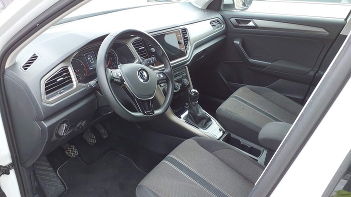 Volkswagen T-Roc Advance R-Line 1.0 TSI 81 kW (110 CV) Vehículo usado en Madrid Volkswagen T-Roc Advance R-Line 1.0 TSI 81 kW (110 CV) Vehículo usado en Madrid