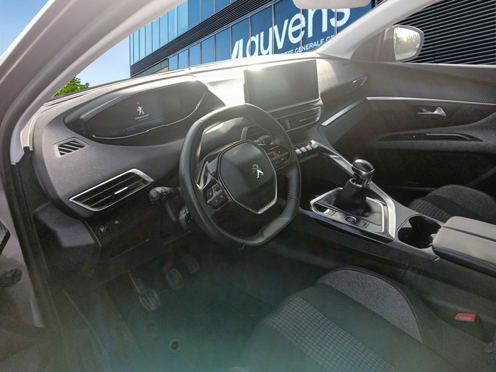 Peugeot 3008 BlueHDi 130 S&S Active Pack 96 kW (130 CV) Vehículo usado en Madrid Peugeot 3008 BlueHDi 130 S&S Active Pack 96 kW (130 CV) Vehículo usado en Madrid