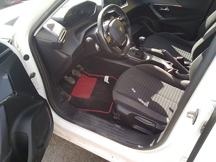 Peugeot 2008 Puretech 100 S&S Active 75 kW (100 CV) Vehículo usado en Madrid Peugeot 2008 Puretech 100 S&S Active 75 kW (100 CV) Vehículo usado en Madrid