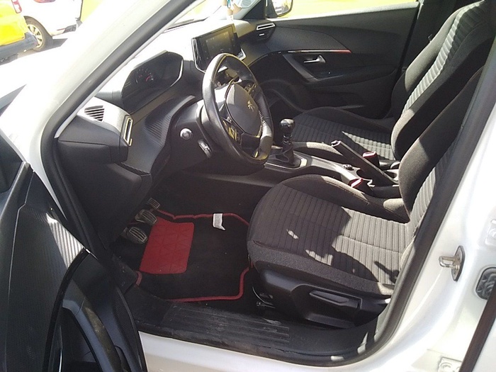 Peugeot 2008 Puretech 100 S&S Active 75 kW (100 CV) Vehículo usado en Madrid Peugeot 2008 Puretech 100 S&S Active 75 kW (100 CV) Vehículo usado en Madrid