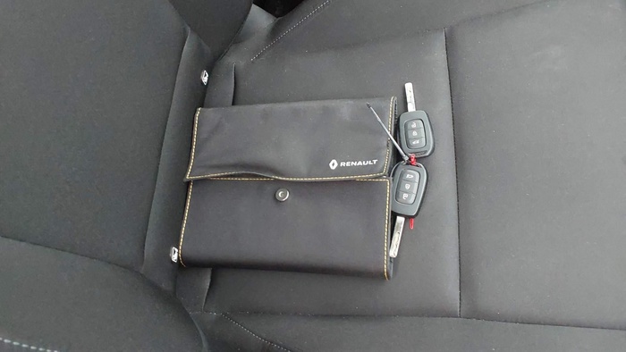 Renault Clio Business Blue dCi 63 kW (85 CV) Vehículo usado en Madrid Renault Clio Business Blue dCi 63 kW (85 CV) Vehículo usado en Madrid