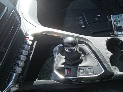 Peugeot 3008 BlueHDi 130 S&S Active Pack 96 kW (130 CV) 13 Peugeot 3008 BlueHDi 130 S&S Active Pack 96 kW (130 CV) 13