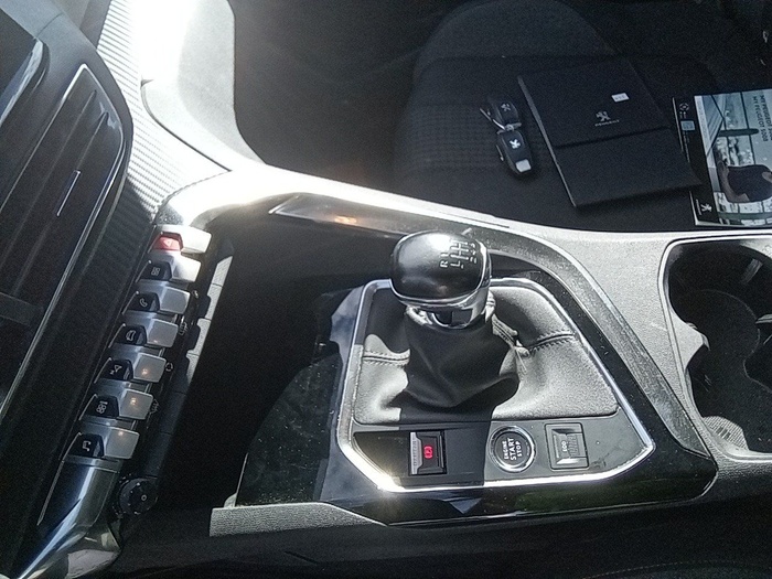 Peugeot 3008 BlueHDi 130 S&S Active Pack 96 kW (130 CV) Vehículo usado en Madrid Peugeot 3008 BlueHDi 130 S&S Active Pack 96 kW (130 CV) Vehículo usado en Madrid