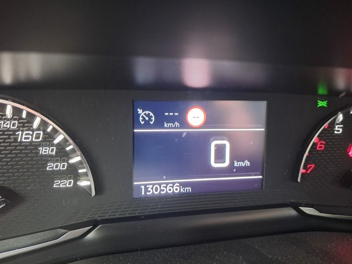 Peugeot 2008 BlueHDi 110 S&S Active Pack 81 kW (110 CV) Vehículo usado en Madrid Peugeot 2008 BlueHDi 110 S&S Active Pack 81 kW (110 CV) Vehículo usado en Madrid