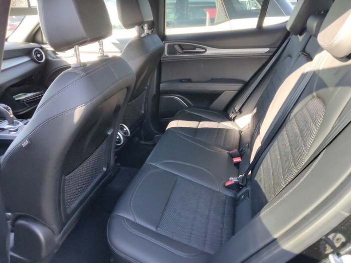 Alfa Romeo Stelvio 2.2 Diesel Sprint AWD 140 kW (190 CV) Vehículo usado en Madrid Alfa Romeo Stelvio 2.2 Diesel Sprint AWD 140 kW (190 CV) Vehículo usado en Madrid