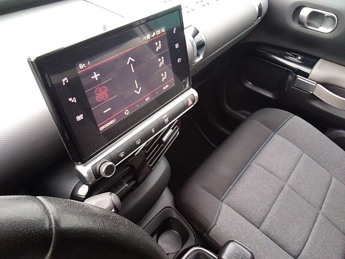 Citroen C4 Cactus BlueHDi 100 S&S Shine 75 kW (102 CV) Vehículo usado en Madrid Citroen C4 Cactus BlueHDi 100 S&S Shine 75 kW (102 CV) Vehículo usado en Madrid